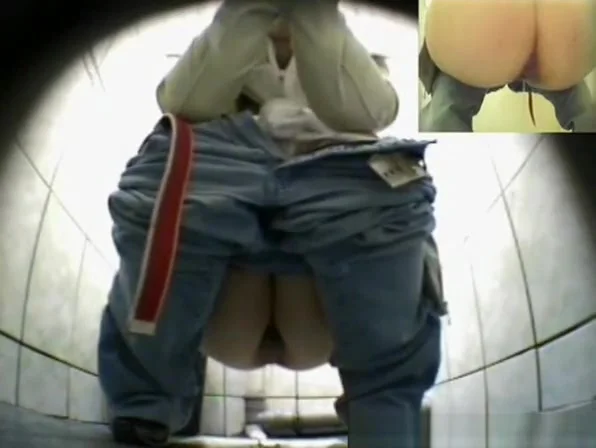 Chubby ass woman peeing in toilet