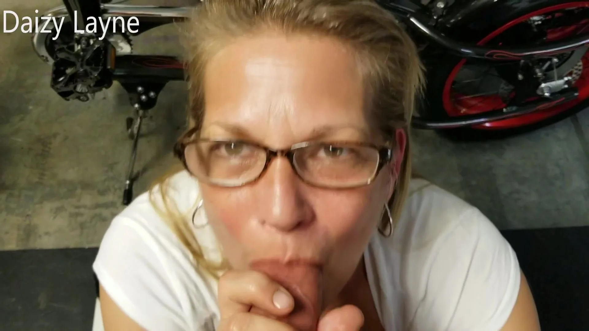 Daizy Layne Loves To Swallow A Big Hard Cock!