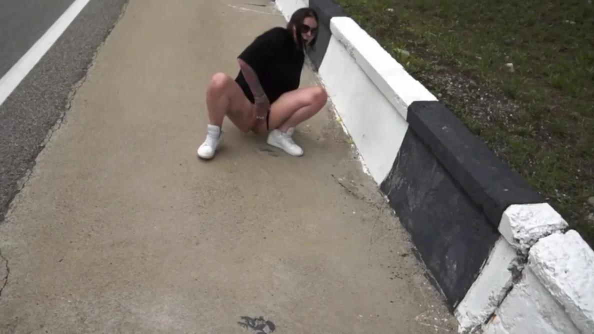 Bella Slut Anal urine fisting squirting
