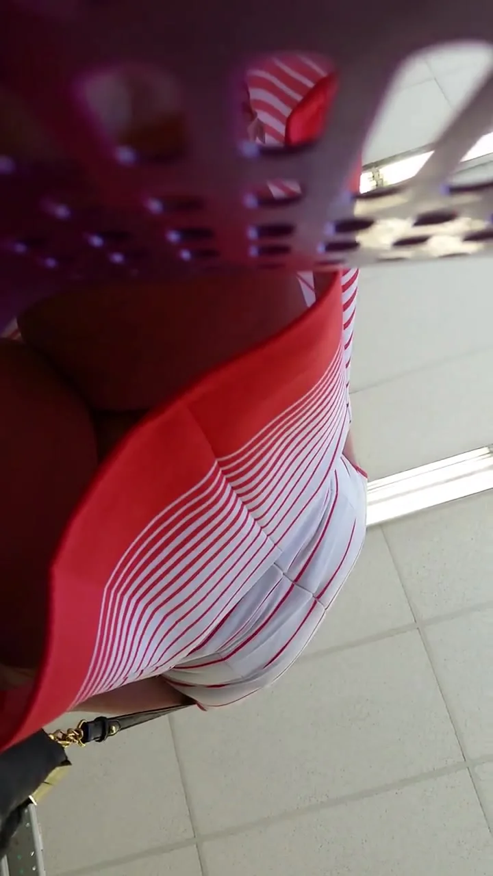 Short upskirt to mature