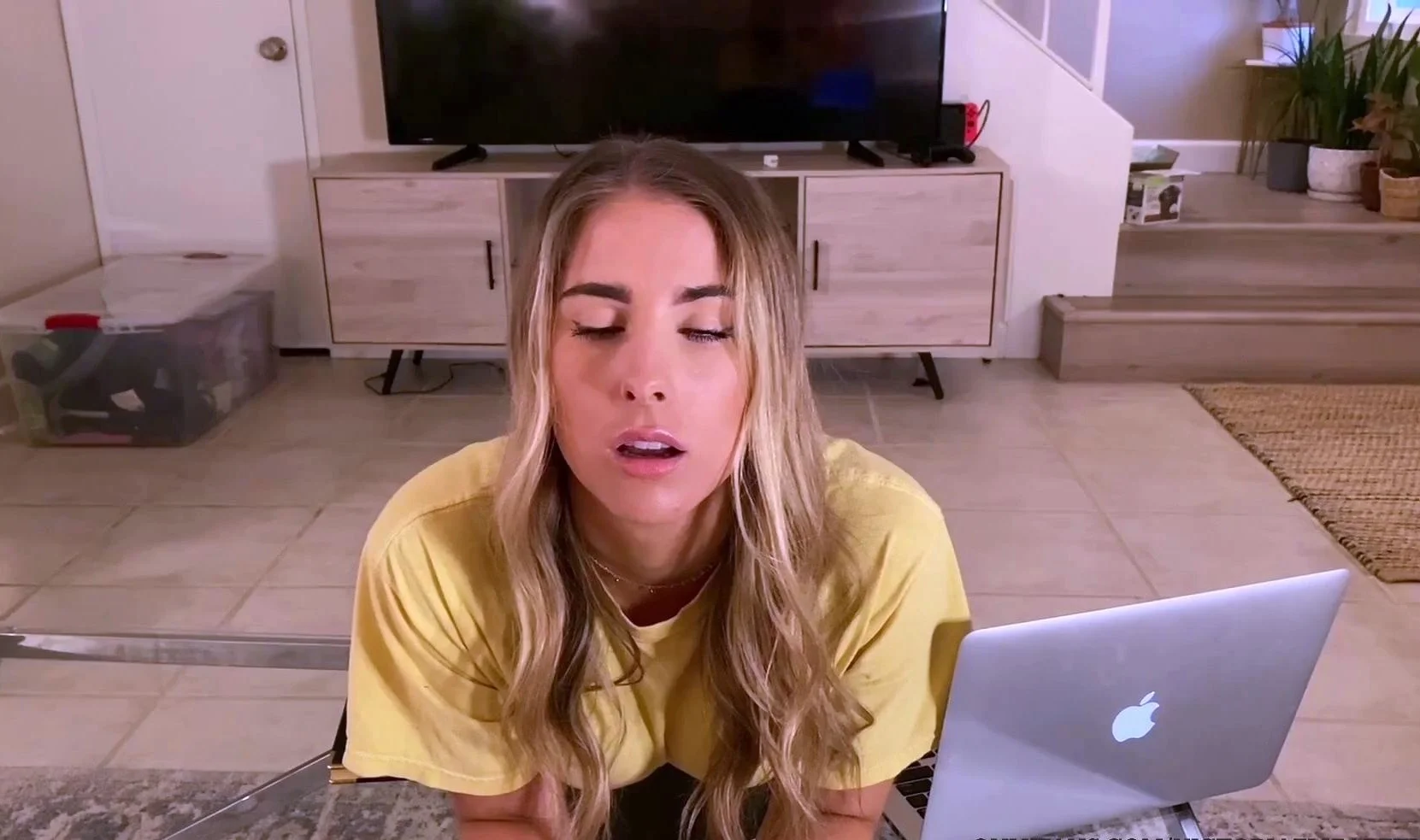 Naughty amateur teen has a voyeur fetish