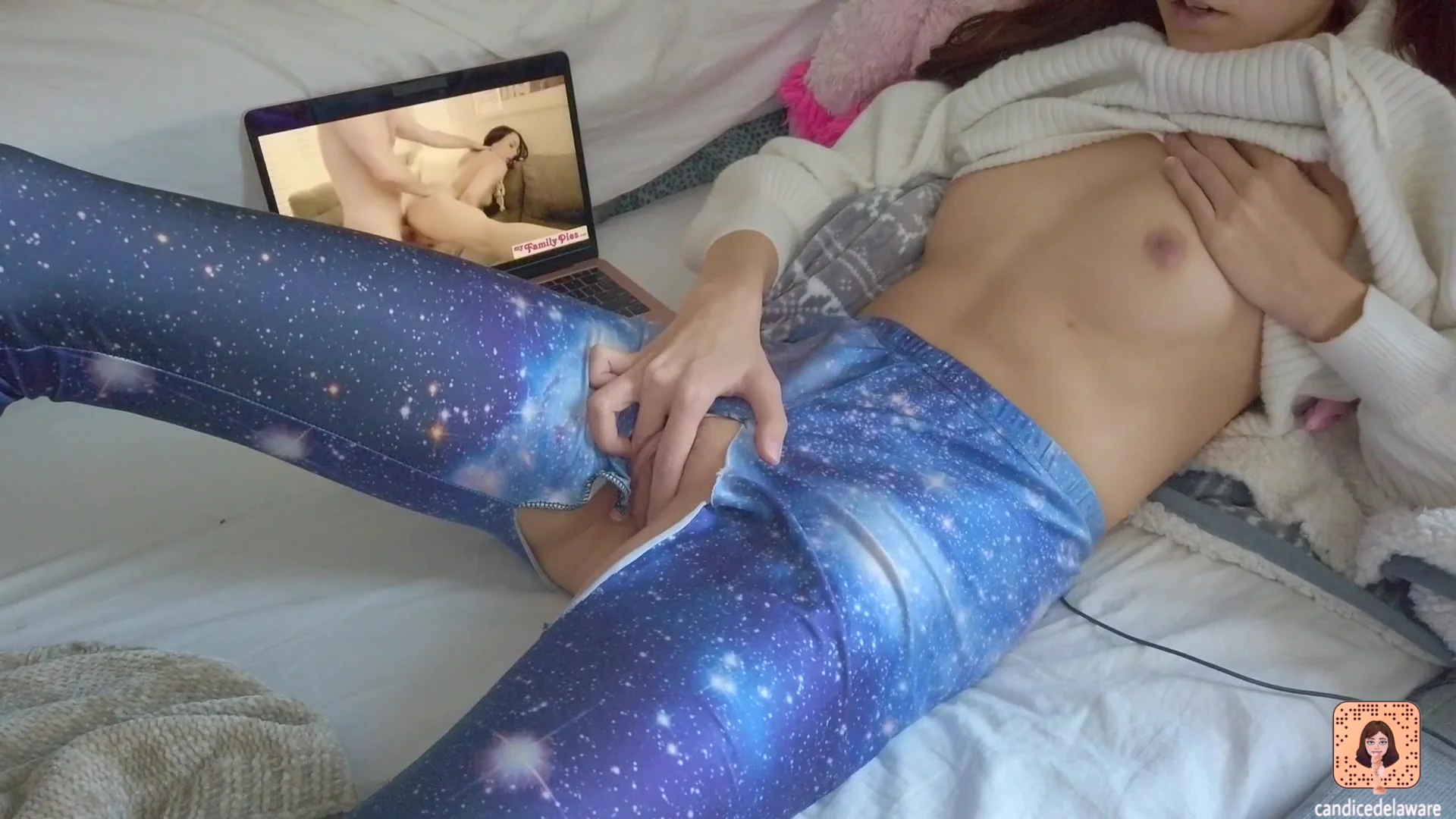 Perfect Babe Gets Horny In Yoga Pants She Jills Off To Porn - Candice Delaware
