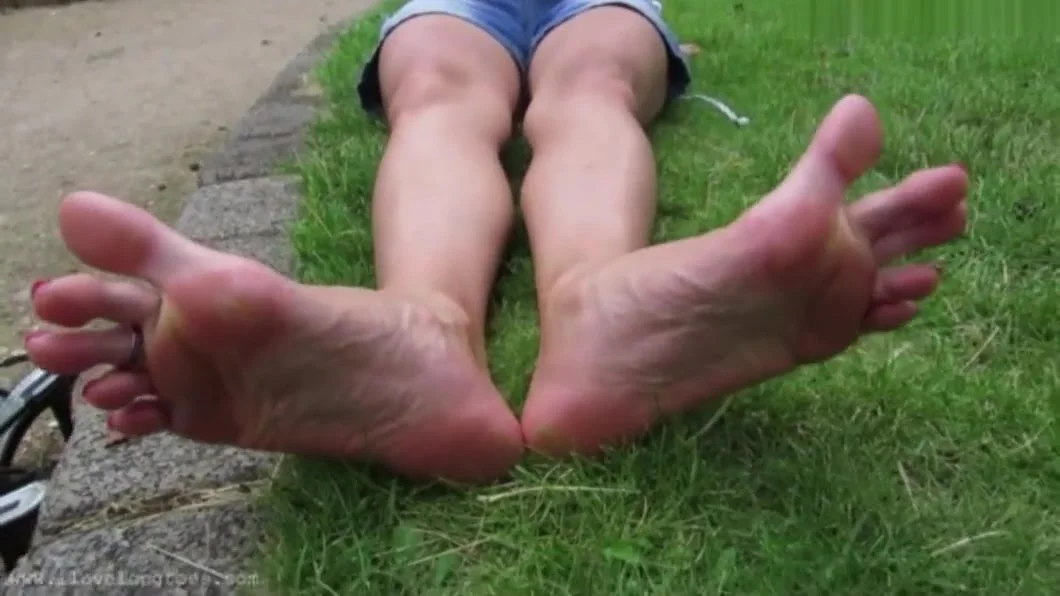Eliza - Long Toes and Soles on Supple Callused Feet