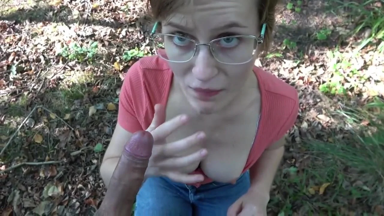 Outdoor Blowjob in the forest and cum on her face