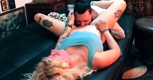 Footpunkz - Amateur Gamer Girl - Pussy Eating Foot Smelling