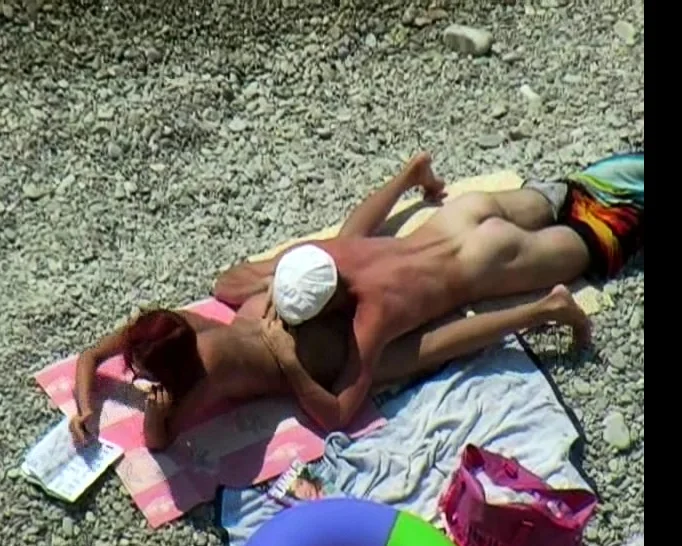 Hidden Camera Catches A Hot Slut On The Beach