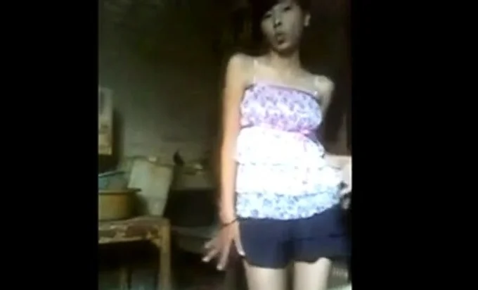 Indonesian Amateur Babe Dances Hot