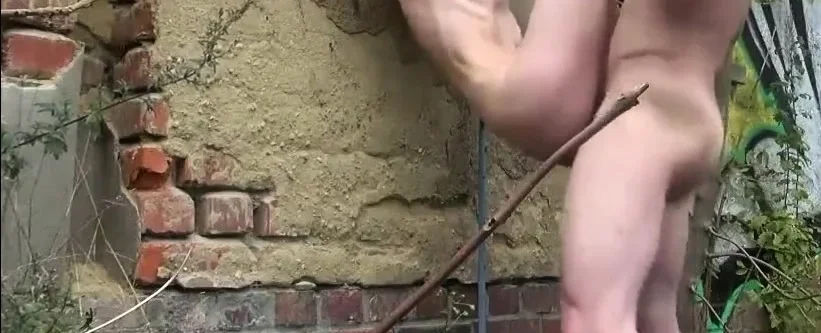 Hot outdoors anal quicky