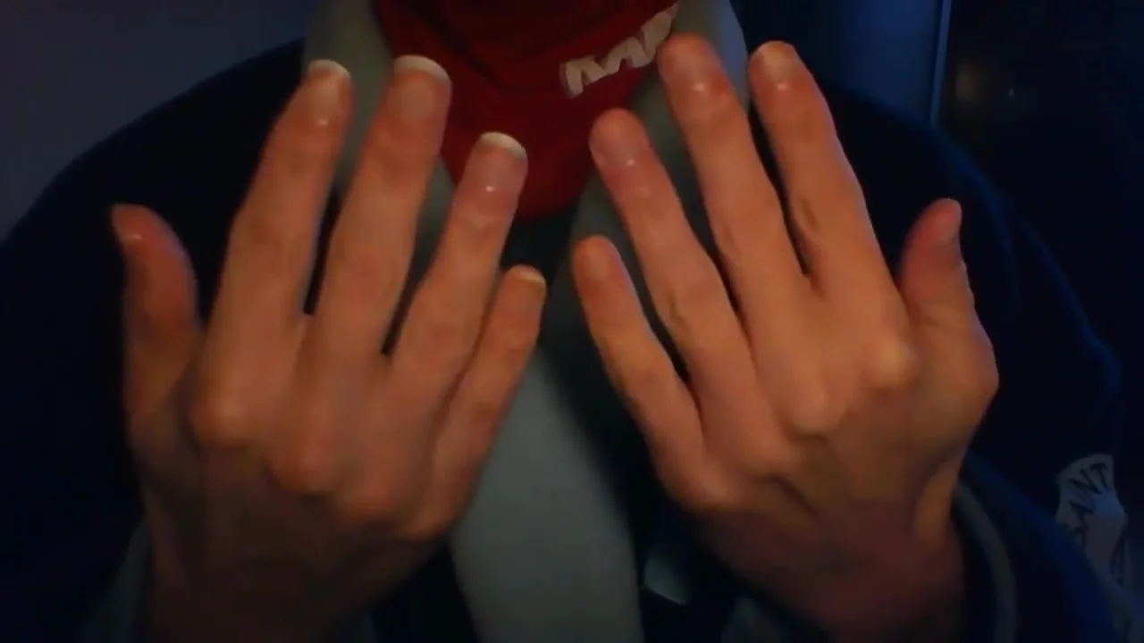 Female hand fetish webcam 04 mars 2017