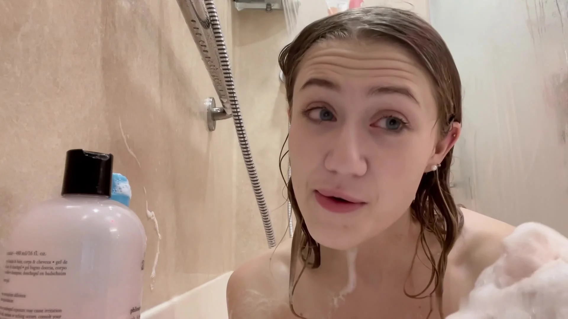 Cute Amateur Beauty Her Holes While Showering