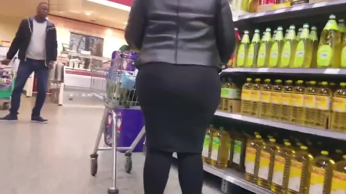 Wide Booty Ebony Milf.