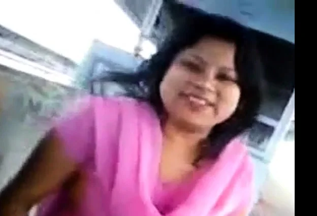 northindia girl show off outdoor and bust girl touch