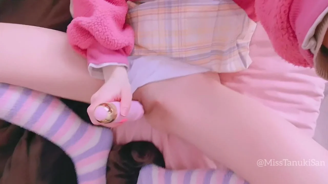 Shaking Orgasm Playing With My New Toy Pink Vibrator Doggystyle No Hands Kawaii Girls Amateur