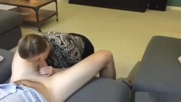 Sexy Boss Brunette Got Filmed While Giving A BJ