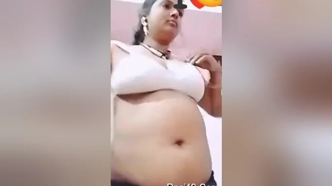 Today Exclusive-horny Bhabhi Shows Her Boobs And Ass 3