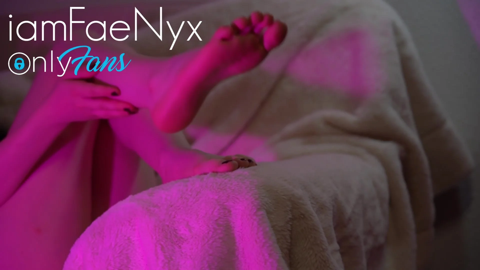 I Ignore You Loser Watching Me Playing With My Feet (foot Fetish) - Iamfaenyx