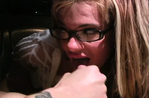 Sexy blonde in glasses knows how to please his pecker in the limo