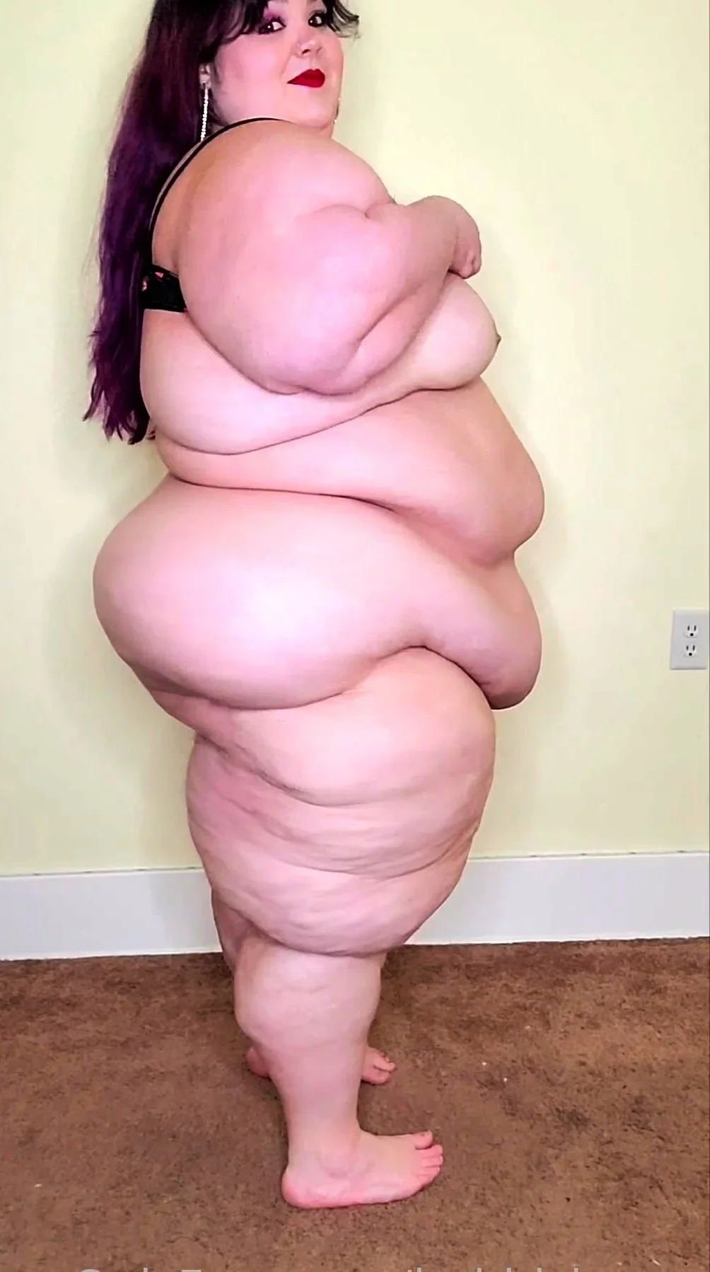 Fat bbw amateur stripping tease