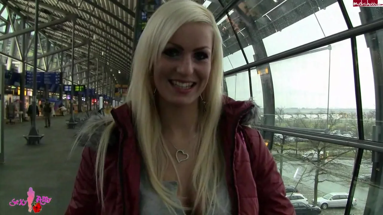 Amy Starr - Mitten Auf Dem Flughafen Gefickt