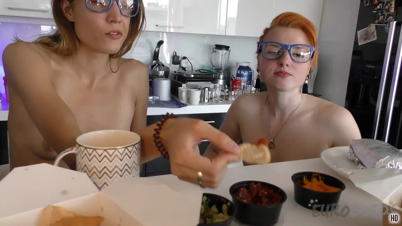Asmr Mukbang Video Miss Pussycat Eating Lunch Cruchy Mexican Food With Spinner Ginger Rikki