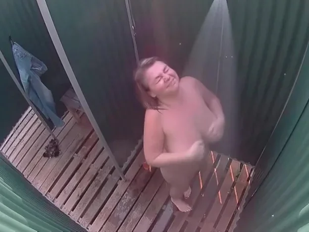 Chubby chick showers and shaves on