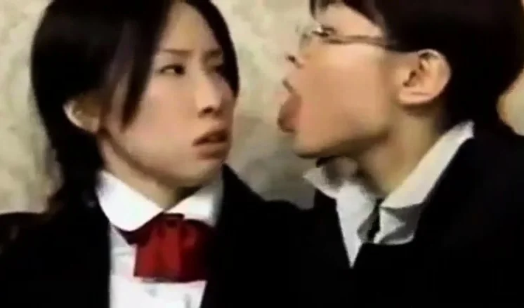 Japanese Extreme French Kiss