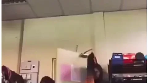Hijab Girl Handgag
