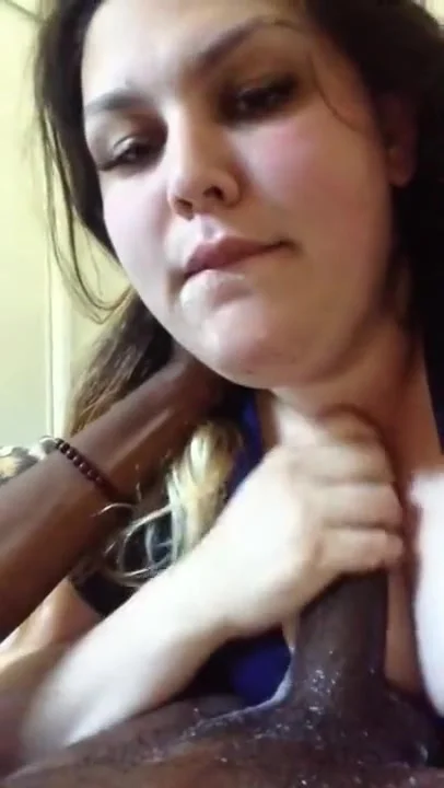 Sexy Latina bbw sucking bbc