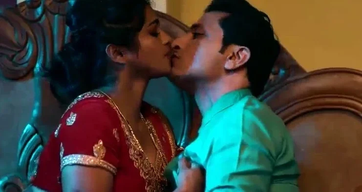 Erotic Dancing With Snake by Indian Babe