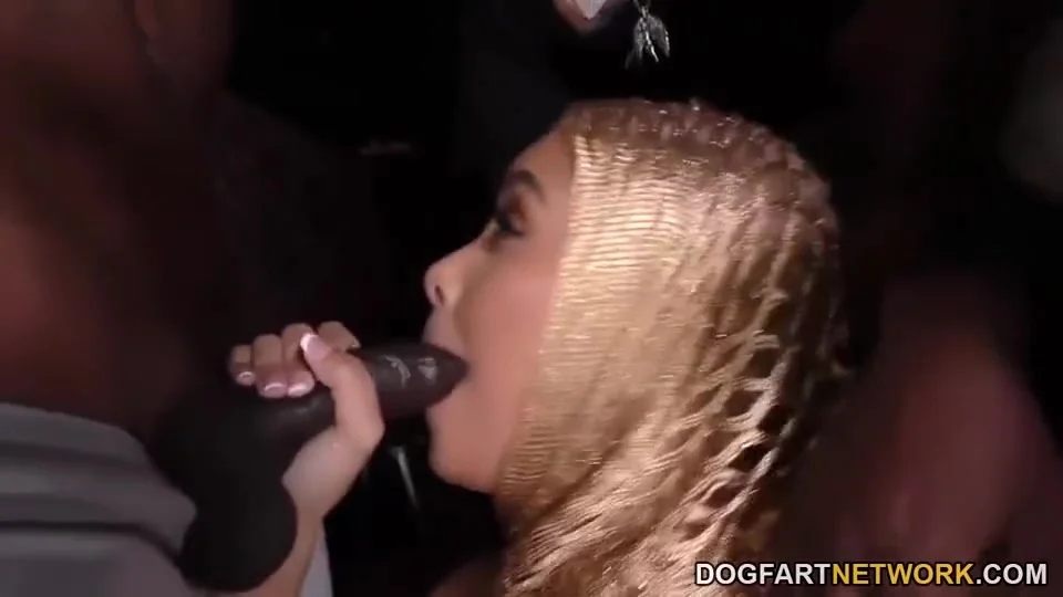 Aaliyah Hadid In Lusty Bitch Serves Bunch On Black Cocks