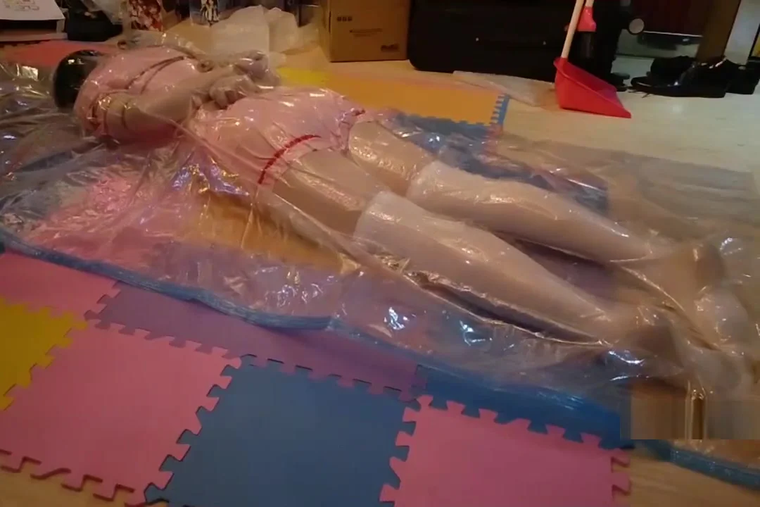 Kigurumi Bondage and Breathe Control