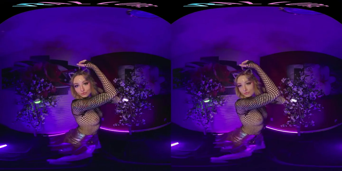 Cute blonde brings the EDM festivals home and masturbates for you in VR