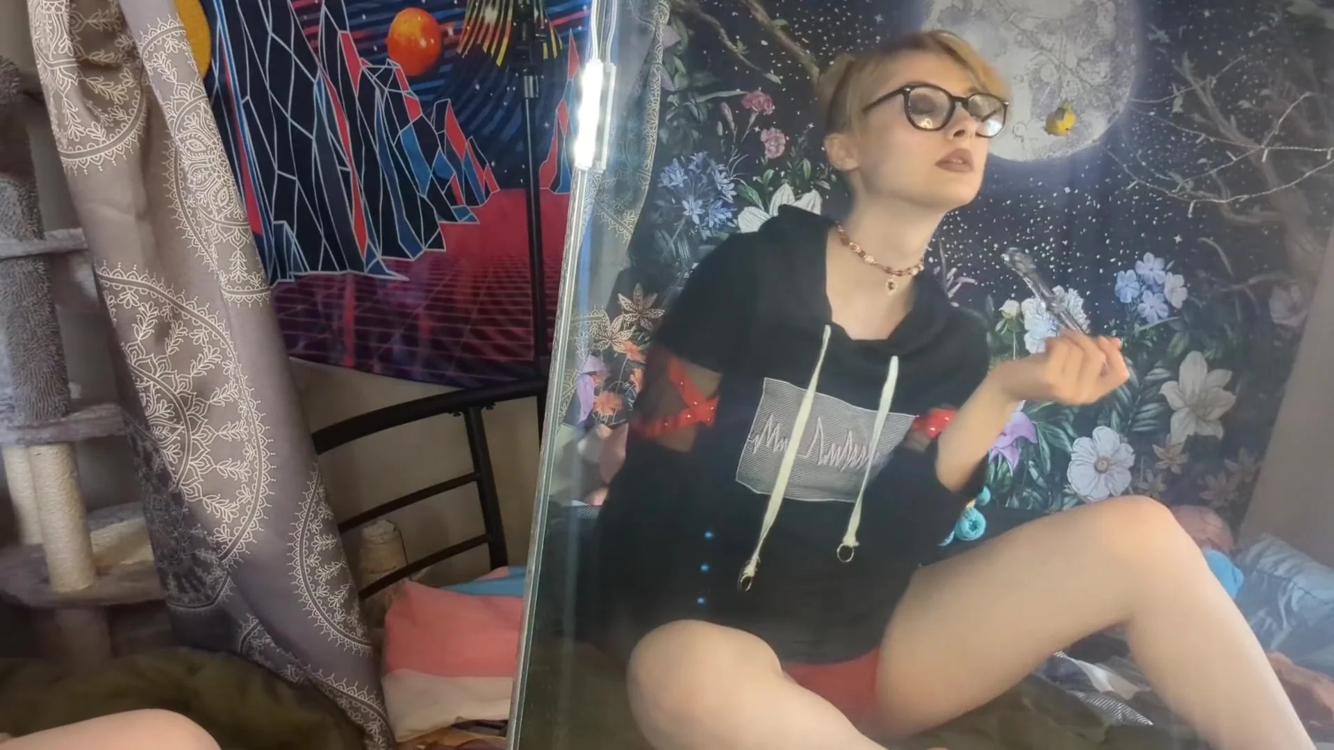 Bunni Sucks On Glass Dildo