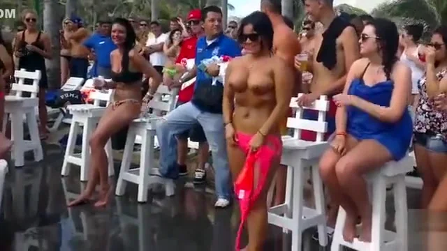 Fat guy gets a wild lap dance from topless girl