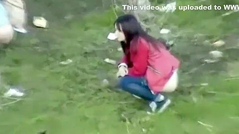 Spanish girls pee on public