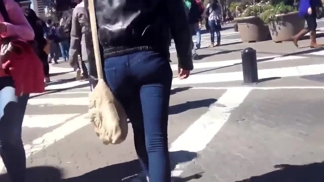 YOUNG ADULT STREET YUMMY ASS IN JEANS