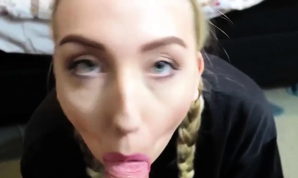 Svensk styvsyster suger Stepbro's Hard Cock