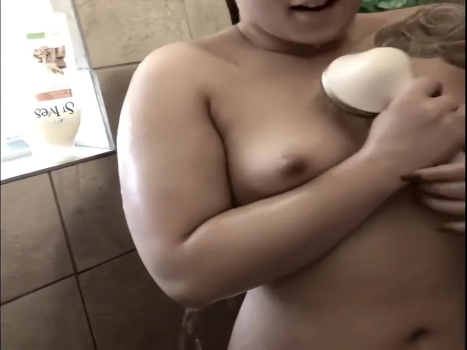 Lilithnox92: Roommate catches Lilith during sexy shower/play time.
