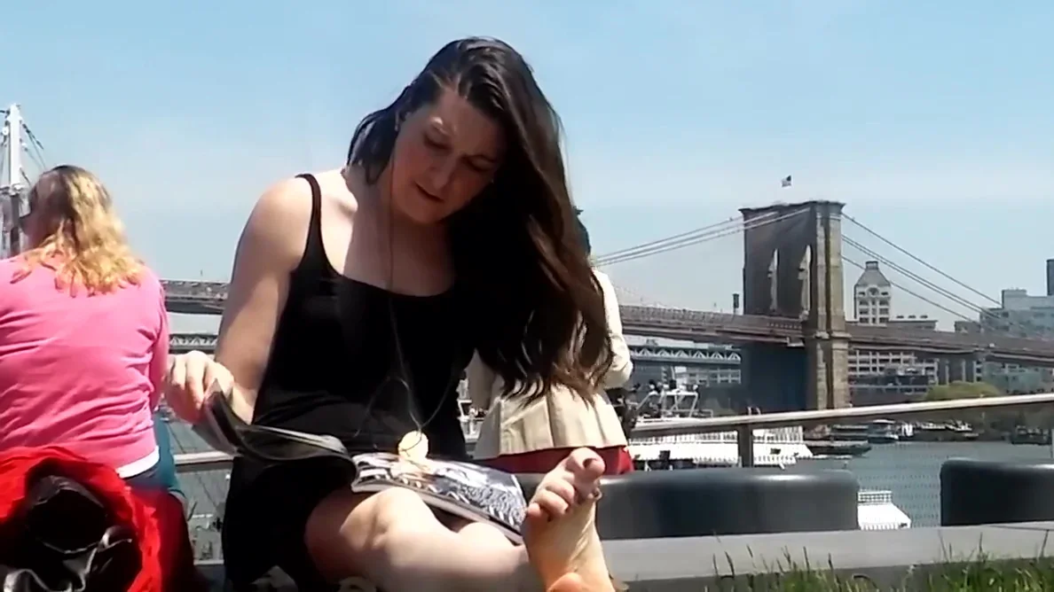 Candid NYC Sexy Feet Two women Soles