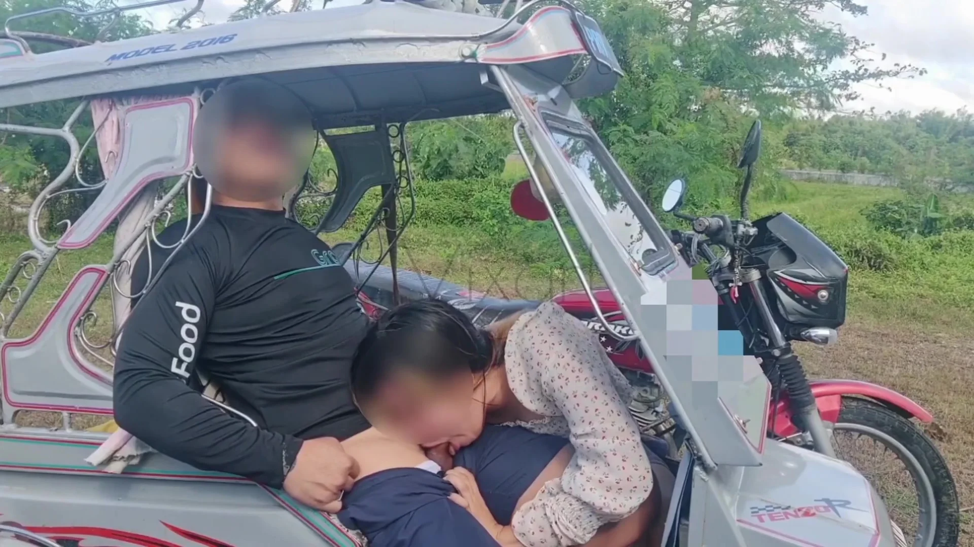 Risky Public Sex Near The Road!8nakaisa Si Manong Tricycle Driver Sa Studyante Dami Nilabas Ni Manon