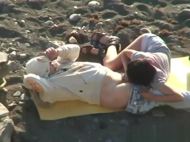 Horny amateurs on the beach secretly filmed