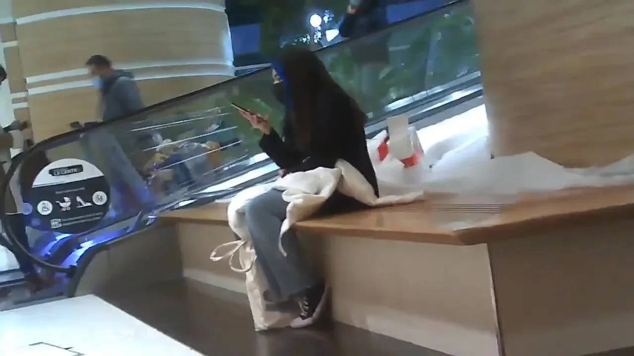 Girls sexy public cum man