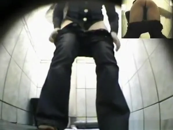 Woman with hairy crotch spied peeing