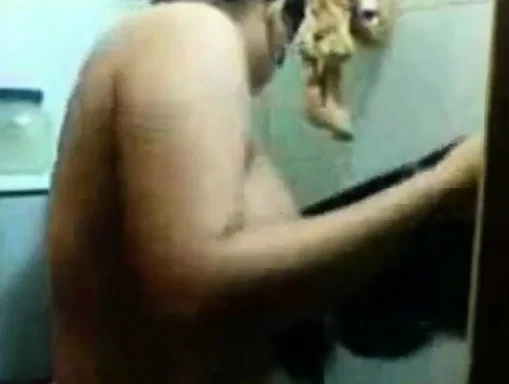 Big Boobs Desi Aunty bath