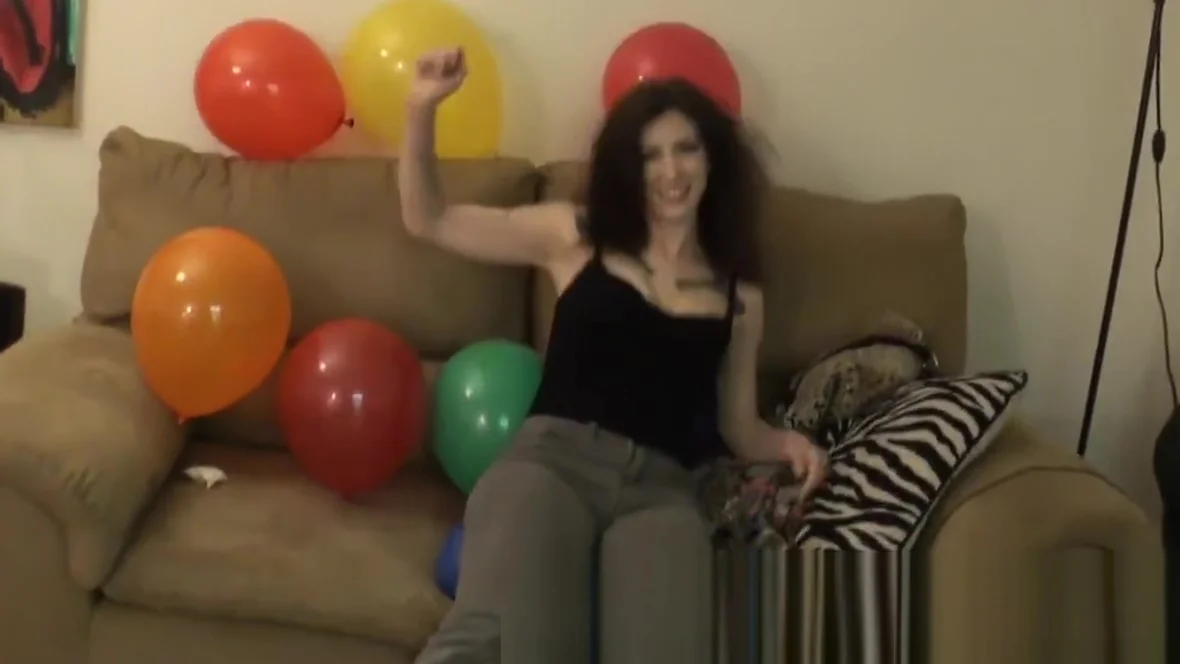 Tattoo teen 18+ blows up balloons