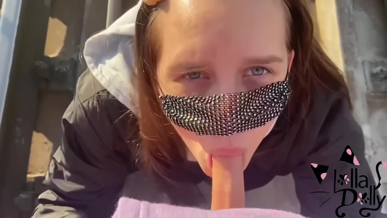 Lolla Dolly - Girl Swallow Cum On Rails