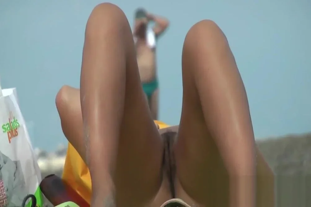 Real nudist chicks on hidden beach cam