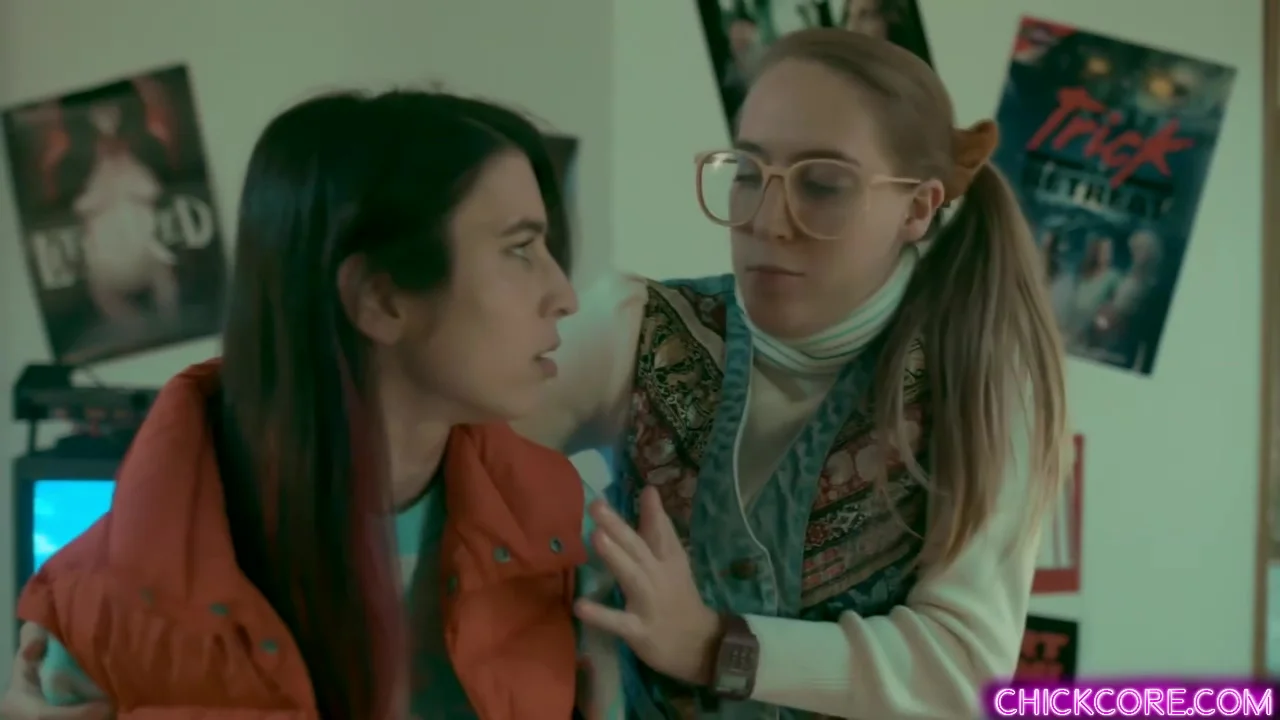 Hot Lesbian Experiment 3some With Nerd College teens 18+