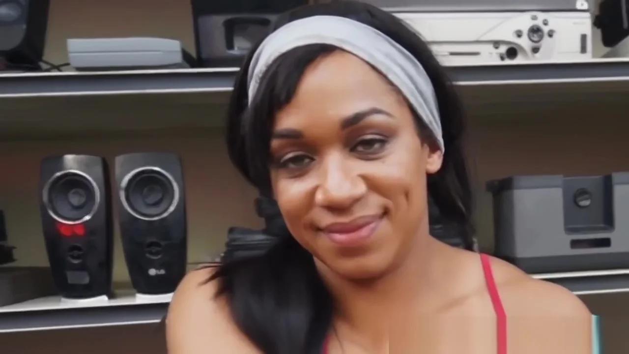 Black fitness pawner fucked by white broker