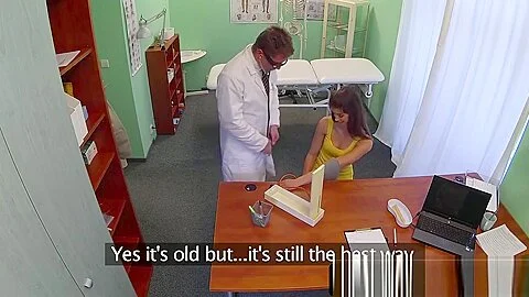 Czech amateur babe assfucked by doctor